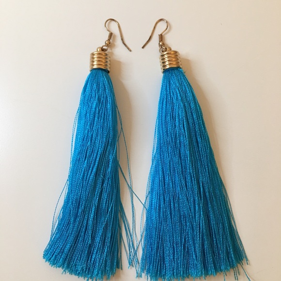 FREE with any purchase from my closet 
Set of 2 earrings - Picture 5 of 5